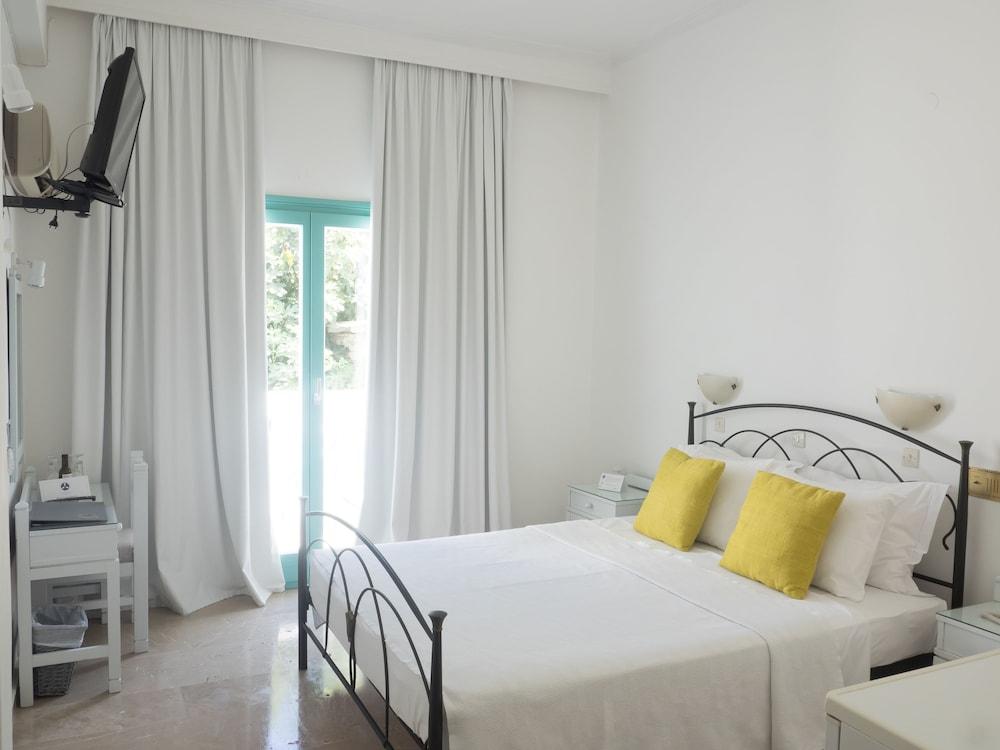 Amaryllis Beach Hotel Chrisi Akti  Buitenkant foto